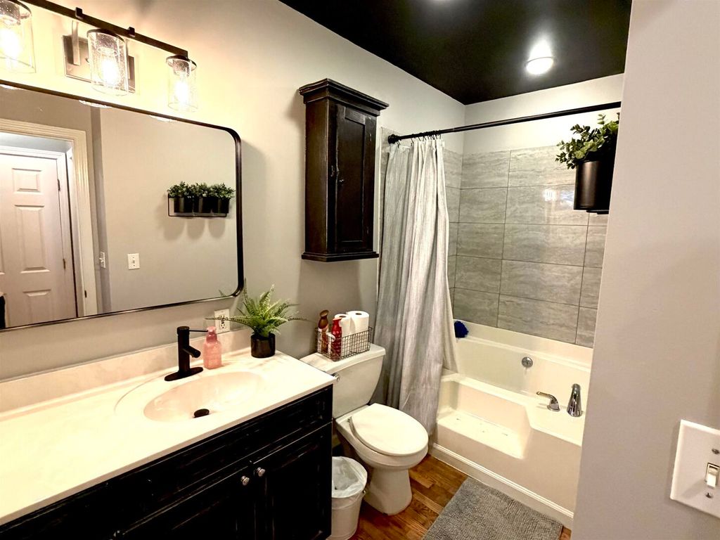 Image 11 of property listing at 821 E 6TH Street, Centralia, IL 62801