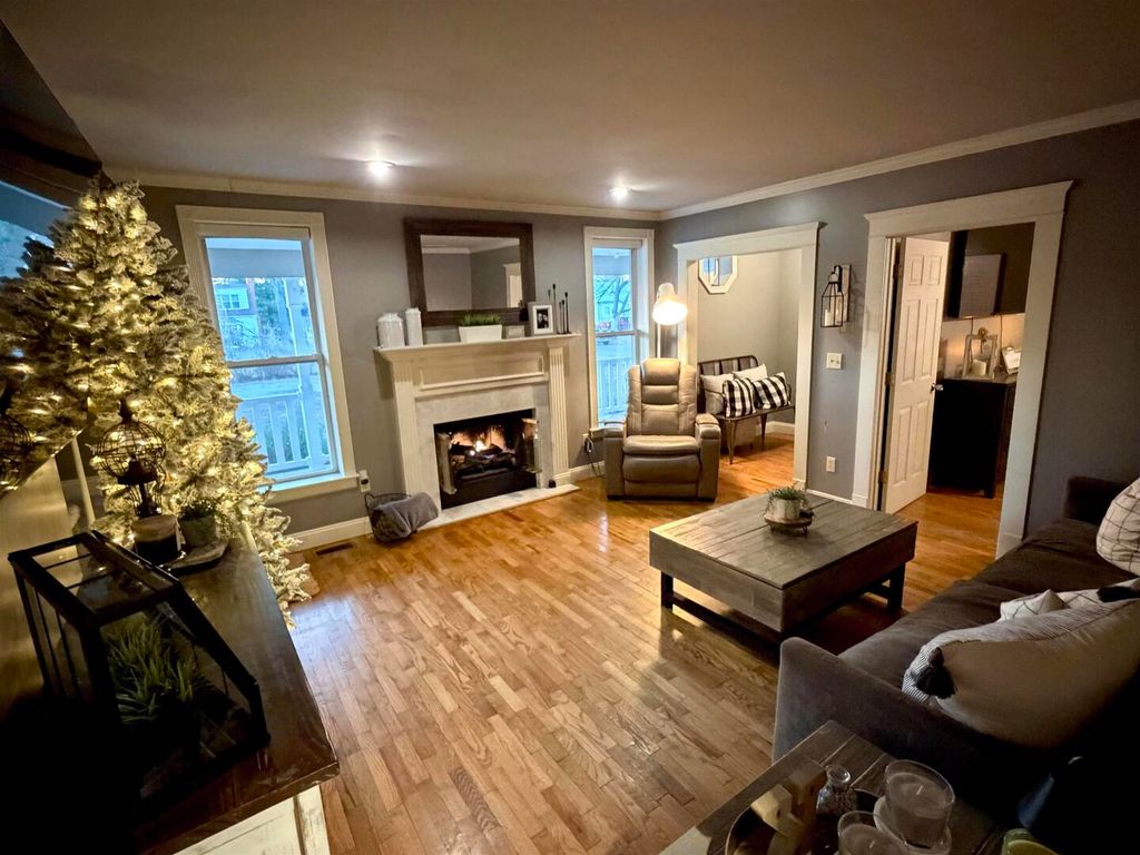 Image 4 of property listing at 821 E 6TH Street, Centralia, IL 62801