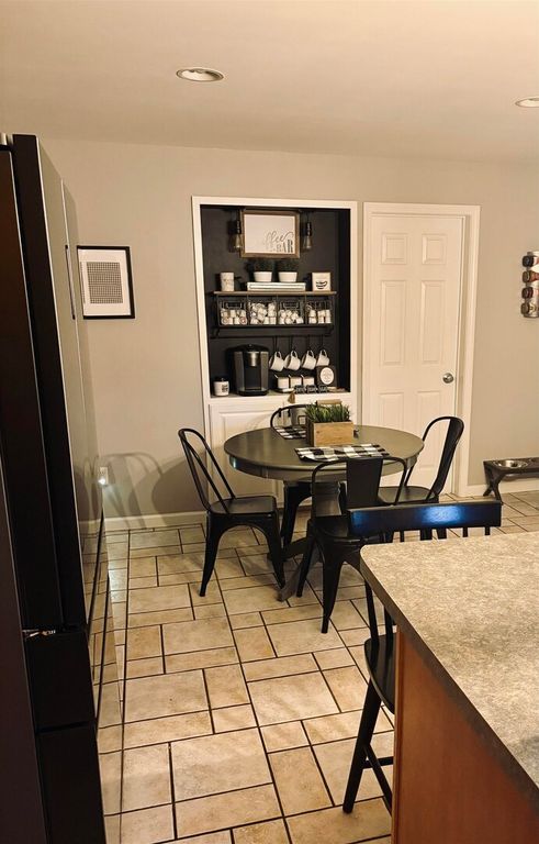 Image 5 of property listing at 821 E 6TH Street, Centralia, IL 62801