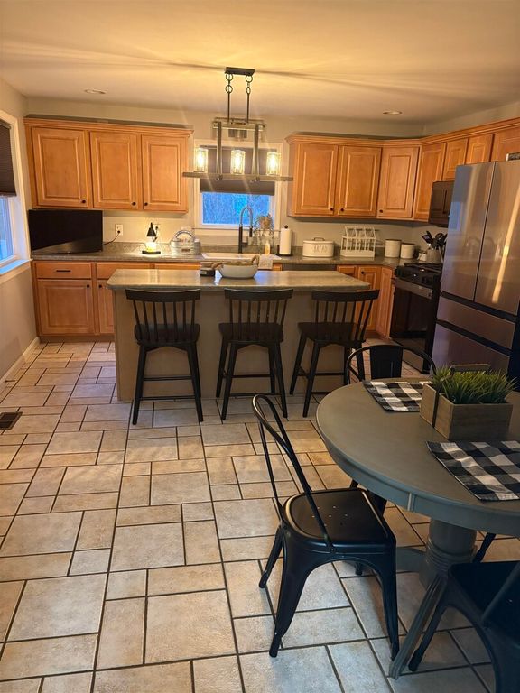 Image 6 of property listing at 821 E 6TH Street, Centralia, IL 62801