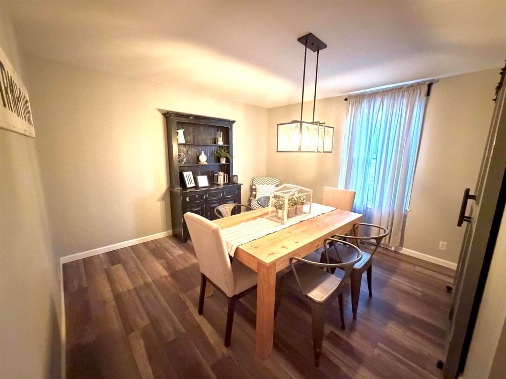 Image 7 of property listing at 821 E 6TH Street, Centralia, IL 62801