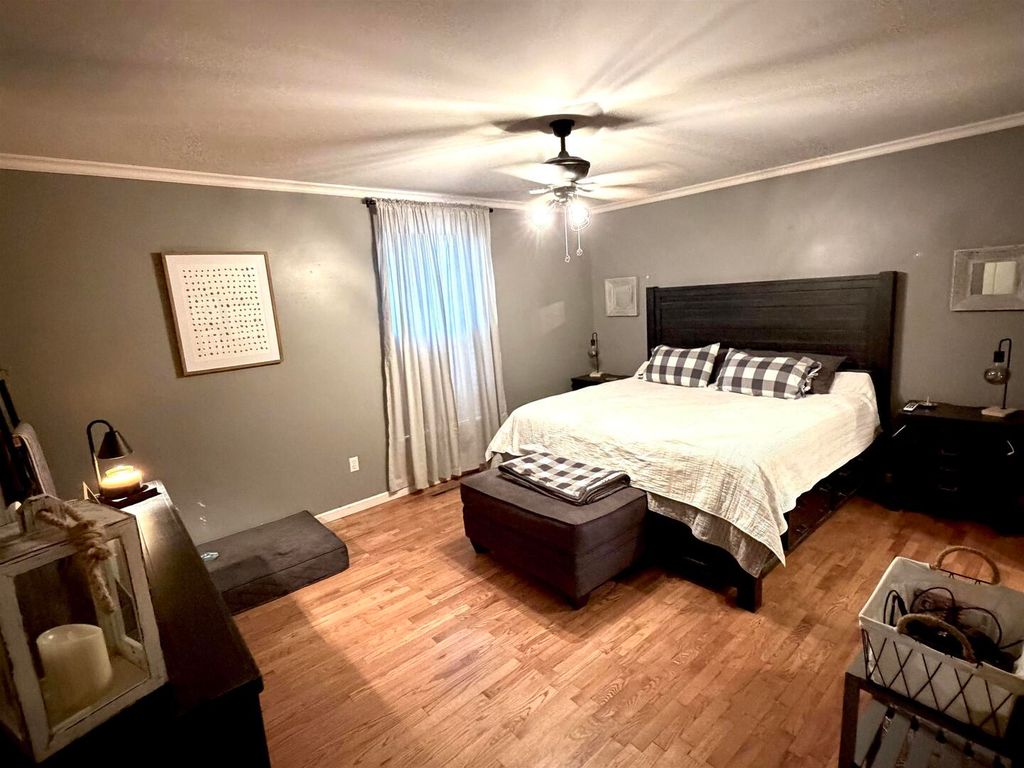 Image 8 of property listing at 821 E 6TH Street, Centralia, IL 62801