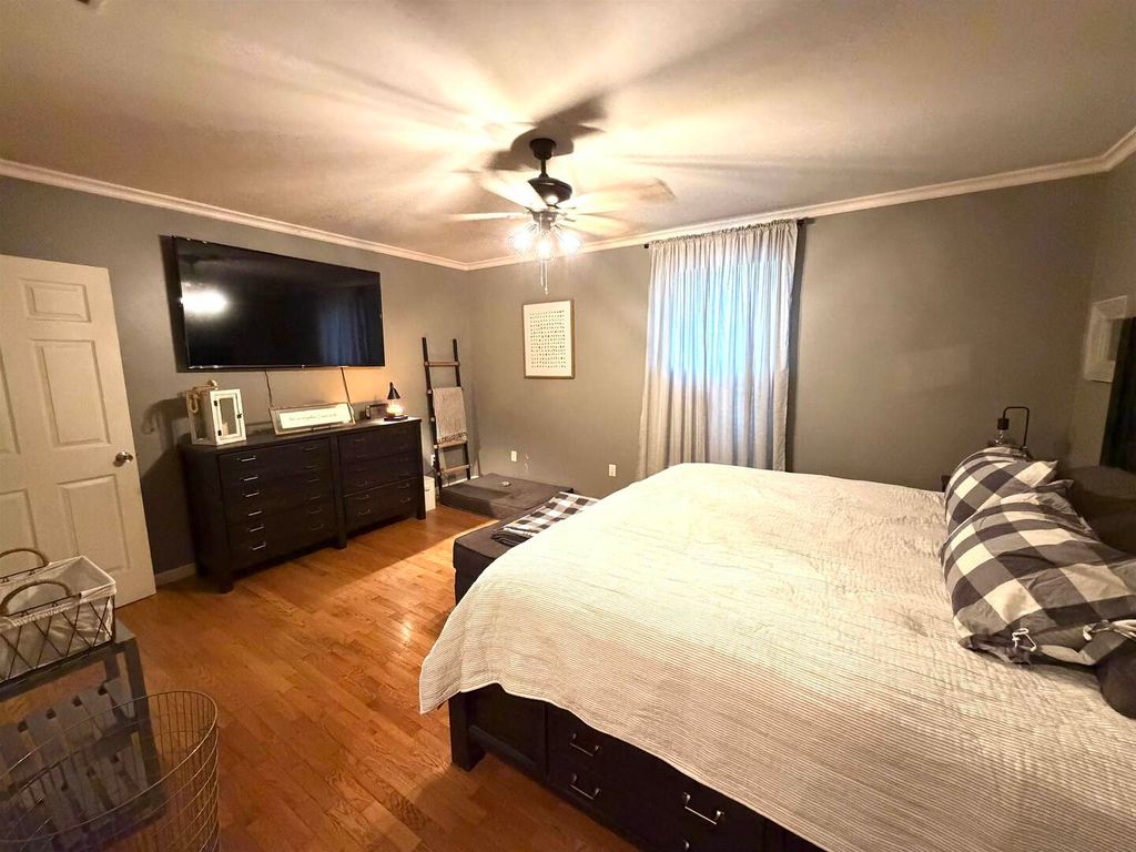 Image 9 of property listing at 821 E 6TH Street, Centralia, IL 62801