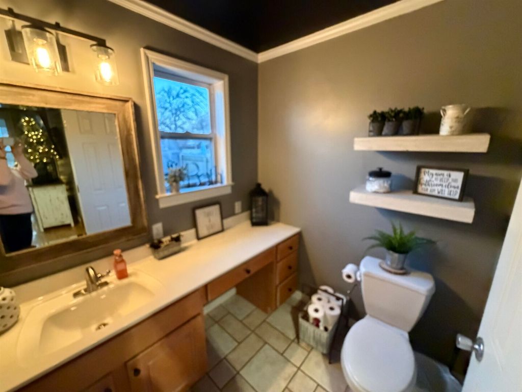 Image 10 of property listing at 821 E 6TH Street, Centralia, IL 62801