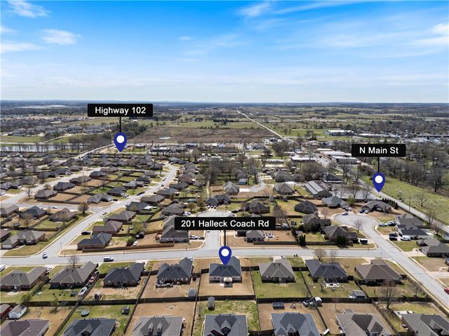 201 Halleck Coach Road, Centerton, AR 72719