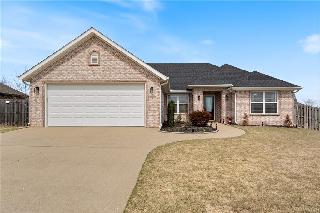 201 Halleck Coach Road, Centerton, AR 72719