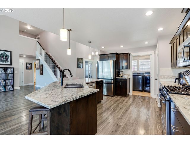 960 GRANT St, Mt Angel, OR 97362