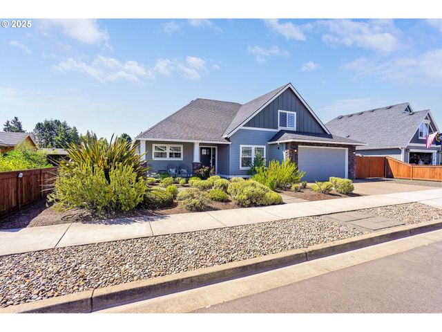 960 GRANT St, Mt Angel, OR 97362