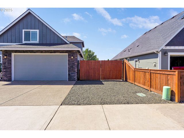 960 GRANT St, Mt Angel, OR 97362