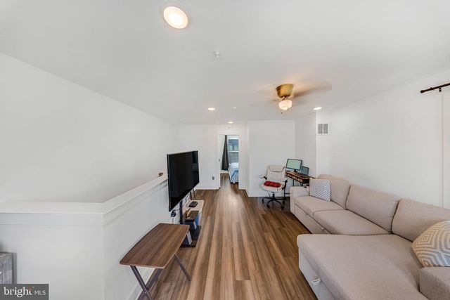 863 KING FARM BLVD, Rockville, MD 20850