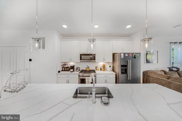 863 KING FARM BLVD, Rockville, MD 20850