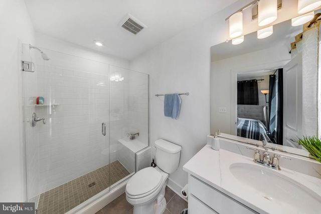 863 KING FARM BLVD, Rockville, MD 20850