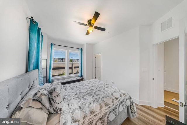 863 KING FARM BLVD, Rockville, MD 20850