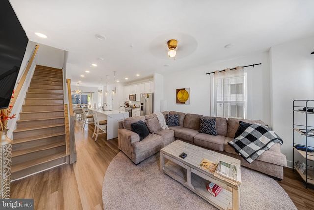 863 KING FARM BLVD, Rockville, MD 20850