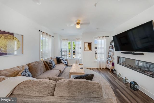 863 KING FARM BLVD, Rockville, MD 20850