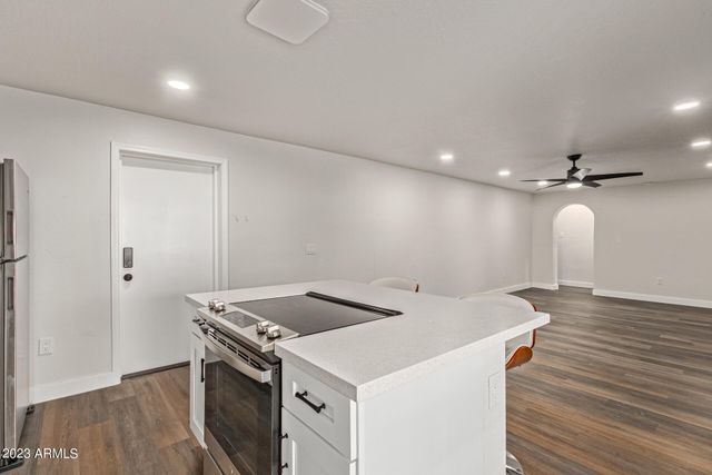 1610 S COLLEGE Avenue, Tempe, AZ 85281