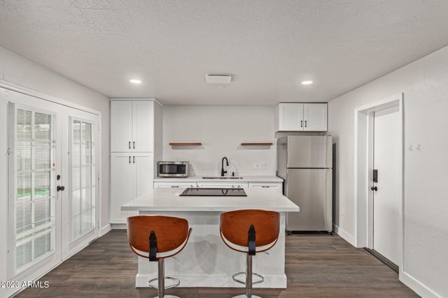 1610 S COLLEGE Avenue, Tempe, AZ 85281