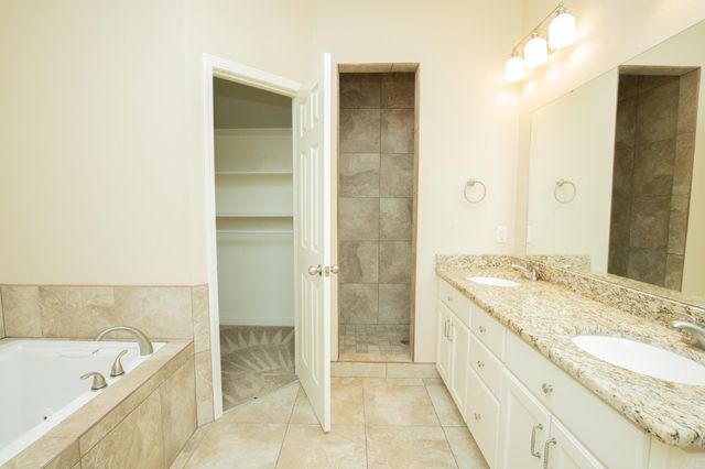 1090 Whispering Oak, Redfield, AR 72132