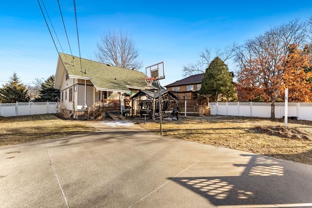 2664 Harrison Street, Davenport, IA 52806