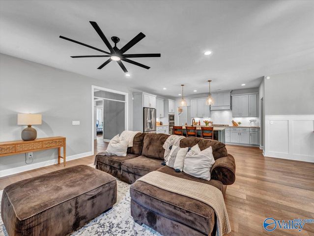 26 Cobbs Cove Way SE, Huntsville, AL 35803