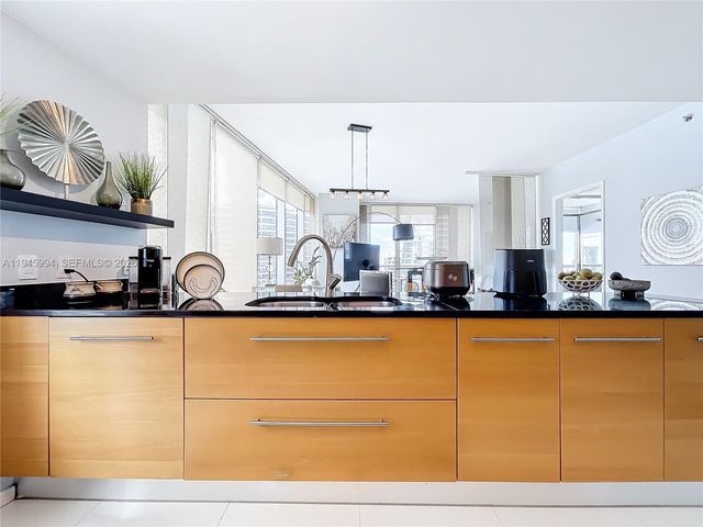 475 Brickell Ave 4415, Miami, FL 33131