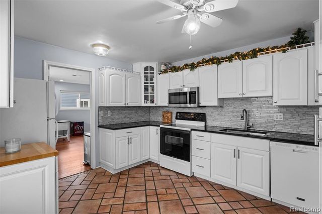 6404 Richalle Street, Brighton, MI 48116