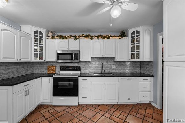 6404 Richalle Street, Brighton, MI 48116