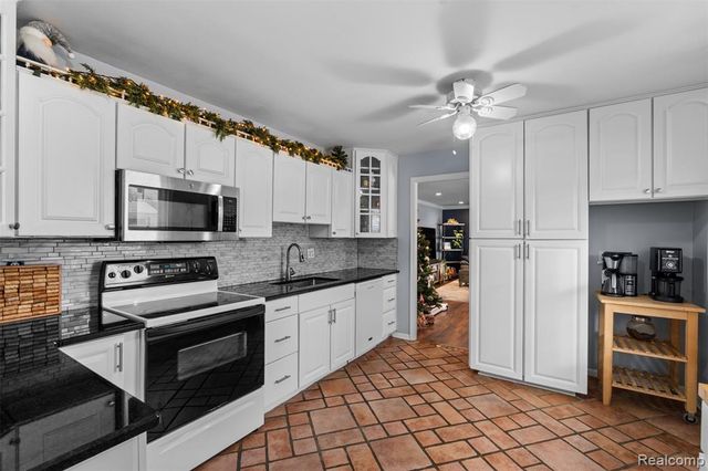 6404 Richalle Street, Brighton, MI 48116