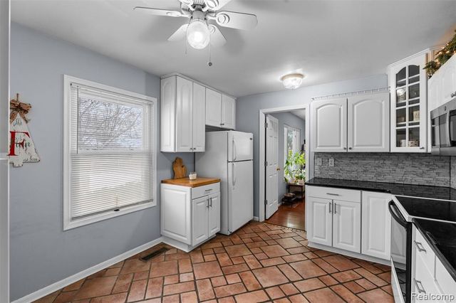 6404 Richalle Street, Brighton, MI 48116