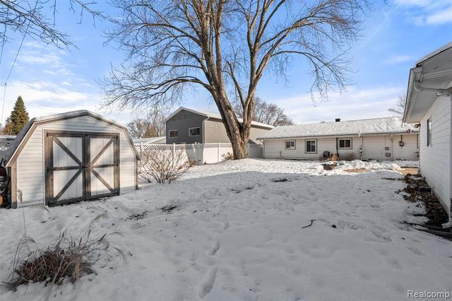 6404 Richalle Street, Brighton, MI 48116