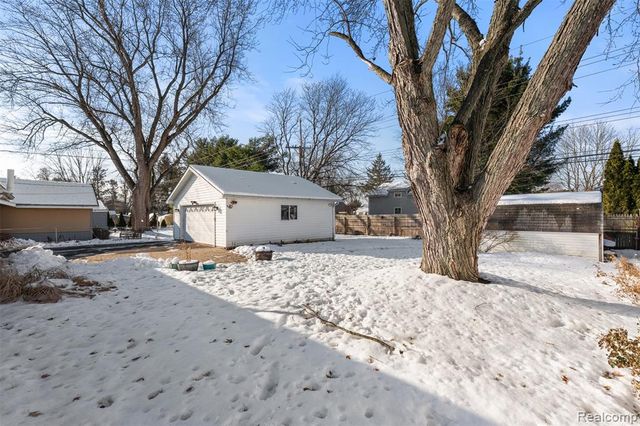 6404 Richalle Street, Brighton, MI 48116