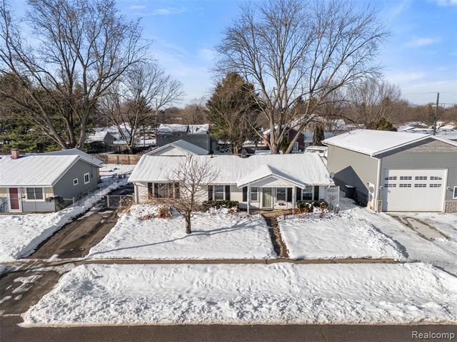 6404 Richalle Street, Brighton, MI 48116