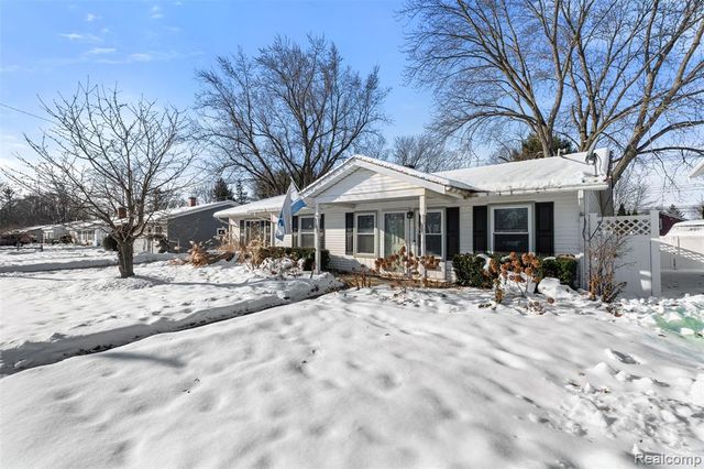 6404 Richalle Street, Brighton, MI 48116