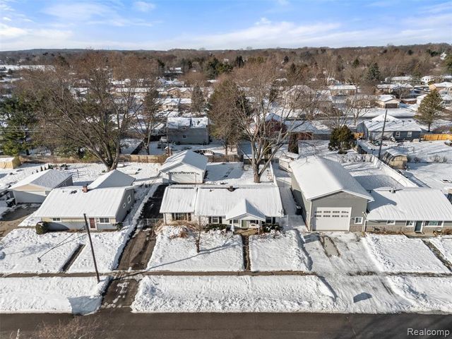 6404 Richalle Street, Brighton, MI 48116