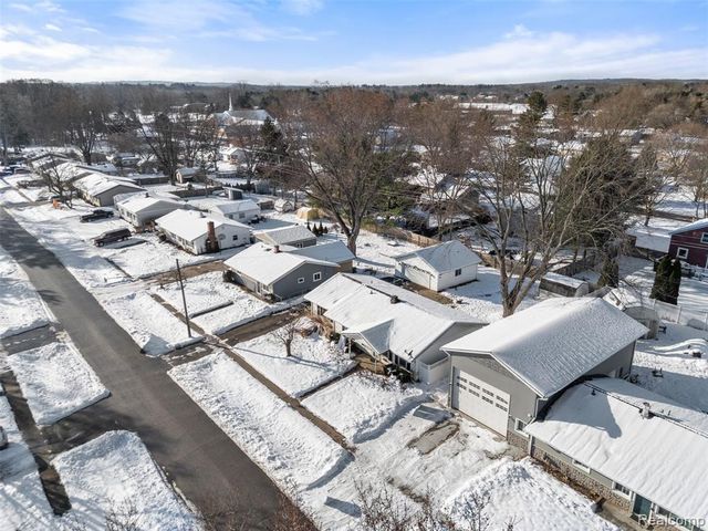 6404 Richalle Street, Brighton, MI 48116