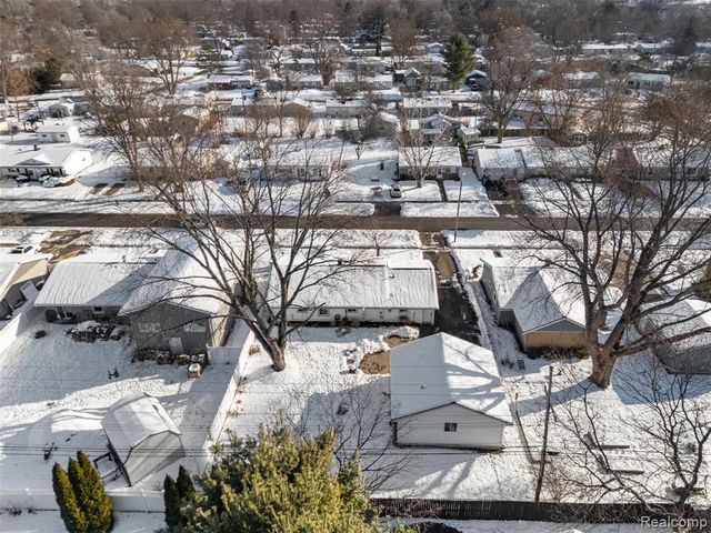 6404 Richalle Street, Brighton, MI 48116