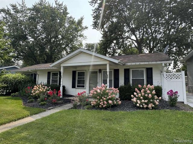 6404 Richalle Street, Brighton, MI 48116