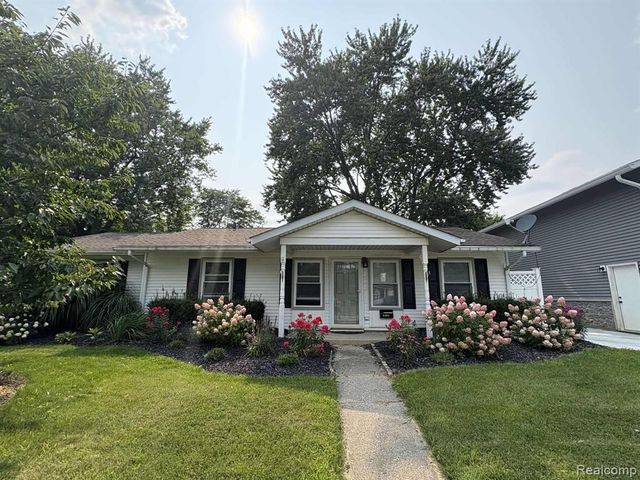 6404 Richalle Street, Brighton, MI 48116