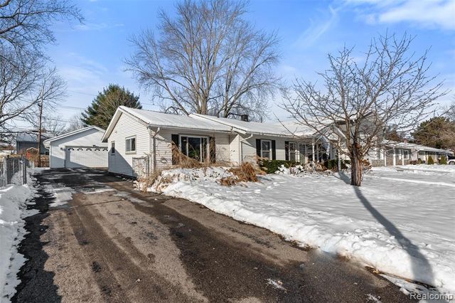 6404 Richalle Street, Brighton, MI 48116