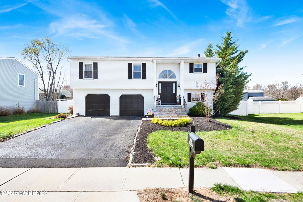 19 Peachstone Road, Howell, NJ 07731