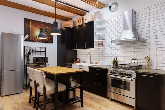 21 Wormwood St 310, Boston, MA 02210