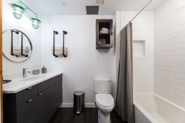 21 Wormwood St 310, Boston, MA 02210