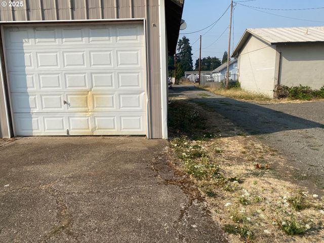 156 N 1ST St, Creswell, OR 97426