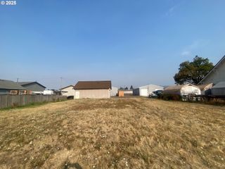 156 N 1ST St, Creswell, OR 97426
