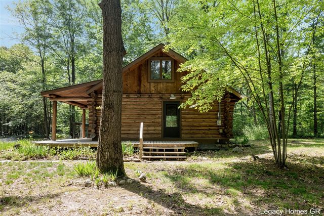 11332 Henderson Road, Montague, MI 49437
