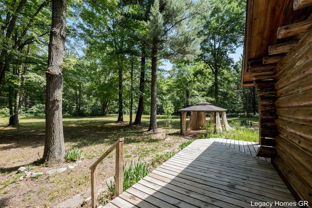 11332 Henderson Road, Montague, MI 49437