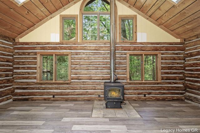 11332 Henderson Road, Montague, MI 49437
