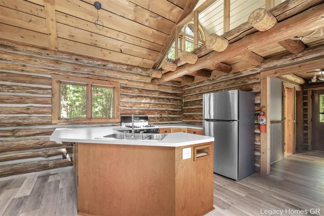 11332 Henderson Road, Montague, MI 49437