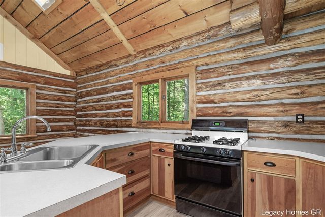 11332 Henderson Road, Montague, MI 49437