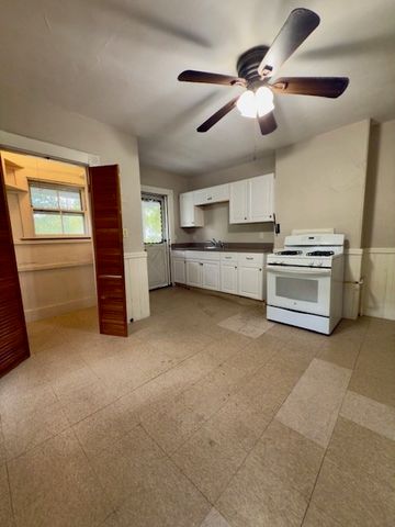 137 Lynde St. 2, Melrose, MA 02176